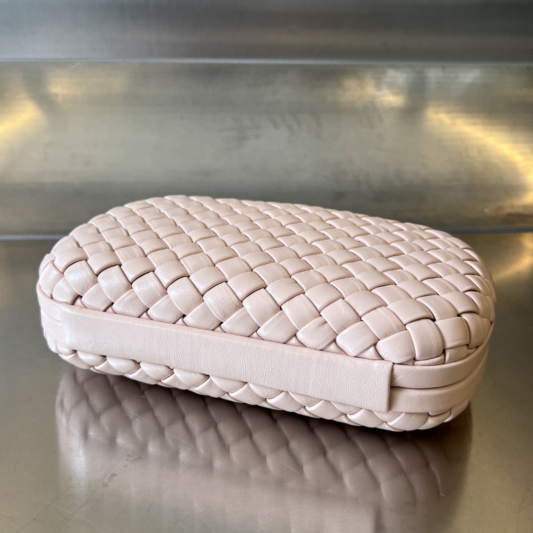 Knot Padded Intreccio Leather Clutch Nude Pink